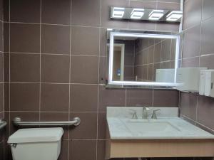 Koupelna v ubytování Extend-a-Suites - Extended Stay, I-40 Amarillo West