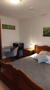 Ein Bett oder Betten in einem Zimmer der Unterkunft Fremdenzimmer Familie Förster