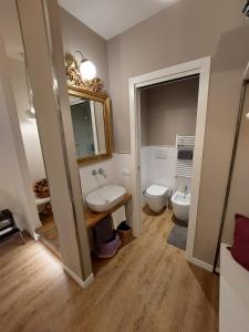 Koupelna v ubytování St. Peter's Luxury Rooms + 37 fotografií