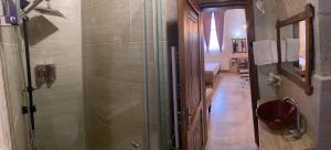 A bathroom at Zuwinasa House Hotel