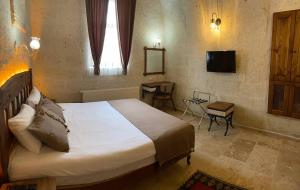A bed or beds in a room at Zuwinasa House Hotel
