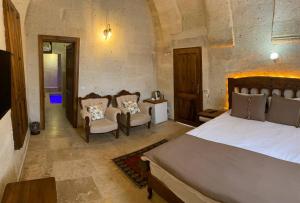 A bed or beds in a room at Zuwinasa House Hotel