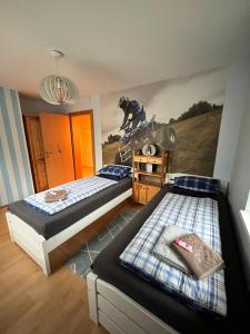 Un pat sau paturi într-o cameră la Villa Barwald