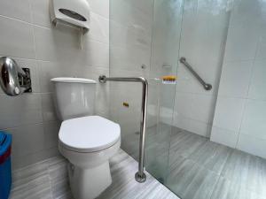 Hotel Aeromar Central的一间浴室