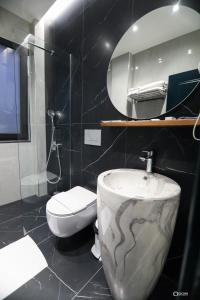 Koupelna v ubytování Mergan Hotel