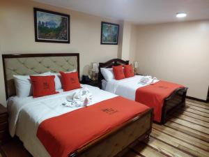 Postel nebo postele na pokoji v ubytování HOTEL VELANEZ SUITE Riobamba