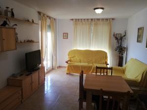 TV a/nebo společenská místnost v ubytování Bitacora II solo Familias Serviplaya