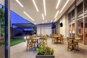 Сад в TRYP by Wyndham San Luis Potosi Hotel & Suites