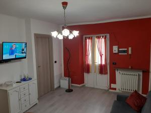 Televízia a/alebo spoločenská miestnosť v ubytovaní House Vittone Venaria Reale