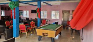 Biliár nebo kulečník v ubytování MTA Lounge and Leisures