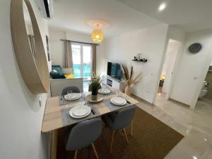 a dining table and chairs in a living room at Superbe appartement idéalement situé à Cannes in Cannes