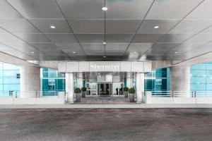 Фасад или вход в Sheraton Gateway Hotel in Toronto International Airport