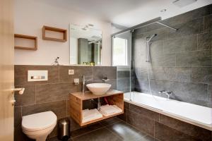 Koupelna v ubytování Casa delle Stelle by Zermatt Premium Apartments + 37 fotografií