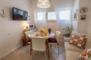 Gallery image of Two-bedroom Apartment in the Centre in Makarska