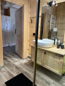 Kúpeľňa v ubytovaní Apartament Jeleń Łoś Niedźwiedź
