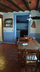 a dining room with a wooden table and blue walls at La Jara De Las Villuercas in Cabañas del Castillo