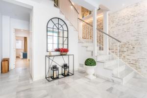 Zdjęcie z galerii obiektu Espectacular casa de 6 dormitorios, 7 banos y 2 terrazas w Sewilli