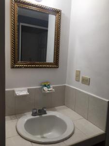 Koupelna v ubytování Suites Cervantes