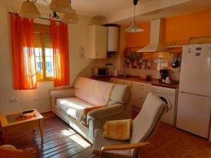 A seating area at Apartamento Huerta Grande