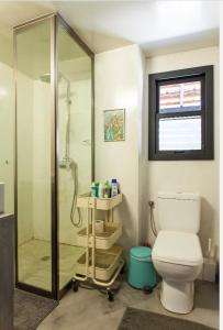 Phòng tắm tại Karteros House 1300meters from the beach!