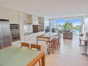 a kitchen with a table and chairs in a room at Blue on Blue Apartment 932 in Nelly Bay