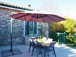 Μπαλκόνι ή βεράντα στο Country House in Orb Mountains near Salagou Lake +12 φωτογραφίες