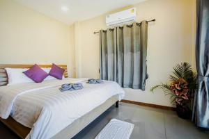 Rúm í herbergi á Baan I Ta Lay Koh Yao Noi