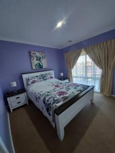 Ліжко або ліжка в номері Numurkah Self Contained Apartments - The Saxton