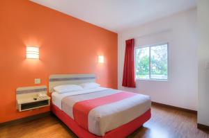 Postel nebo postele na pokoji v ubytování Motel 6-Joliet, IL - Chicago - I-55