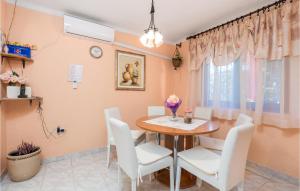 Fotografie z fotogalerie ubytování 2 Bedroom Nice Apartment In Rijeka v destinaci Rijeka