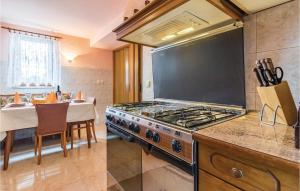 Kuchnia lub aneks kuchenny w obiekcie Apartment Glavani Iv