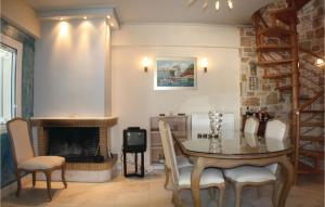 Foto da galeria de Amazing Home In Artemida With Kitchen em Artemida