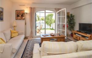 エーグ・モルトにあるAwesome Home In Aigues-mortes With 3 Bedrooms And Wifiのギャラリーの写真