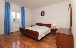 Postel nebo postele na pokoji v ubytování Lovely Apartment In Zadar With Wifi