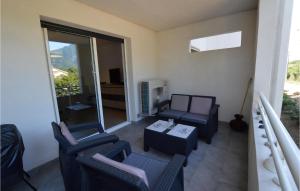 Posezení v ubytování Amazing Apartment In Moriani Plage