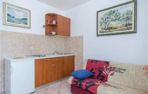 a kitchen with a couch and a sink and a refrigerator at Beautiful Apartment In Ston With 1 Bedrooms And Wifi in Ston