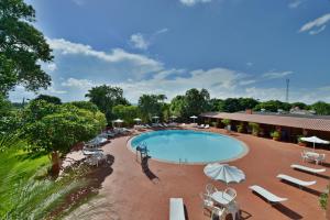 a view of the pool at a resort at Hotel Deville Express Guaira in Guaíra