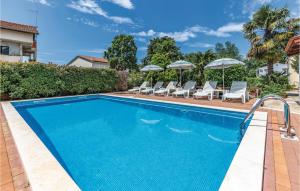 Swimming pool sa o malapit sa Amazing Home In Porec With 2 Bedrooms, Wifi And Outdoor Swimming Pool