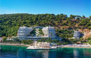 een resort aan de oever van een waterlichaam bij Beautiful Home In Lopud With House Sea View in Lopud Island