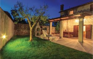 Vonkajšia záhrada v ubytovaní Two-Bedroom Holiday Home 0 In Filipana