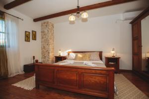 Postel nebo postele na pokoji v ubytování Holiday house Šokotini dvori + 37 fotografií