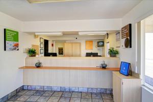 a lobby of a waiting room with a counter at Motel 6-Tempe, AZ - Scottsdale South in Tempe