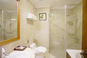 Ένα μπάνιο στο Dream Luxury Hotel +17 φωτογραφίες