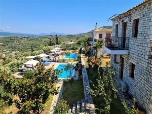 Bazén v ubytovaní Villas Panorama Apolpaina Lefkas alebo v jeho blízkosti