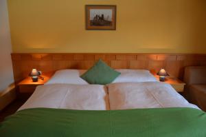A bed or beds in a room at Landhaus St. Georg