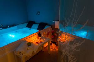 ETNEA 208 LUXURY JACUZZI SUITE Catania内部或周边的泳池