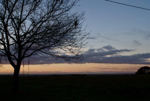 Východ nebo západ slunce při pohledu z bed and breakfast nebo okolí