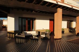 Zona de estar de Villa El Palomar Azul with pool and sea view