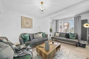 Stunning 2-bedroom house with free parking & WiFi