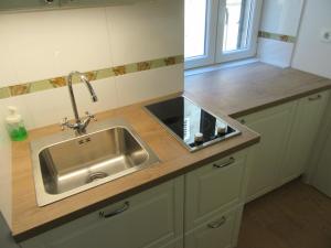 Kuchyňa alebo kuchynka v ubytovaní Apartment Lela Split II